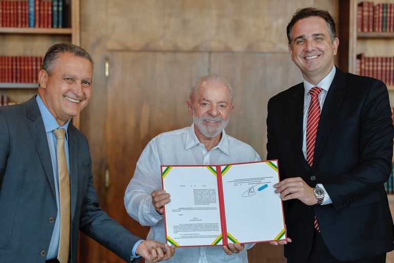 Presidente assina decreto e facilita renegociação de dívidas estaduais