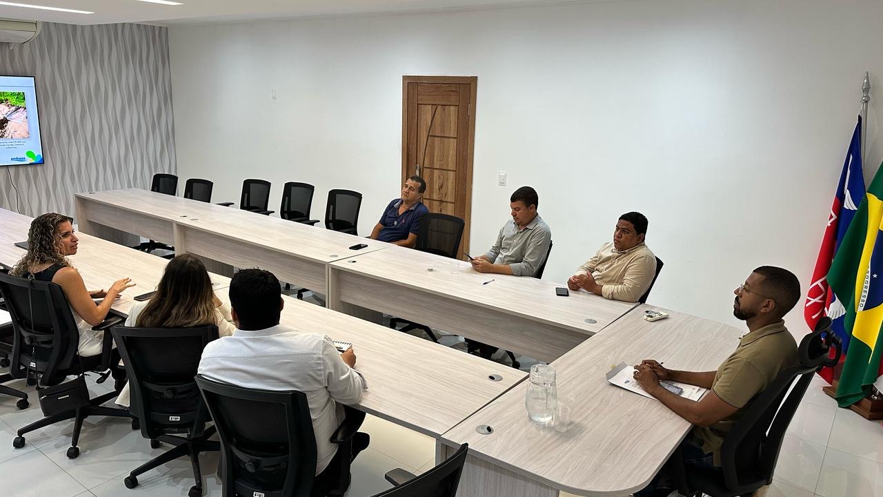 Prefeito de Candeias cobra solução da Embasa para alagamentos e esgotamento na Caroba.