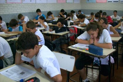 Educação no Brasil: Crescimento de 8% nas Despesas Entre 2013 e 2022