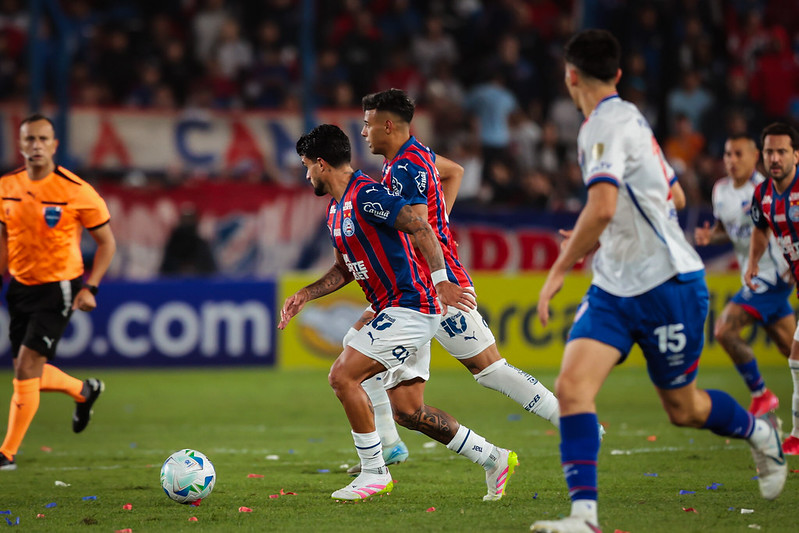 Bahia vence o Nacional com golaço de Pulga e lidera grupo na Libertadores