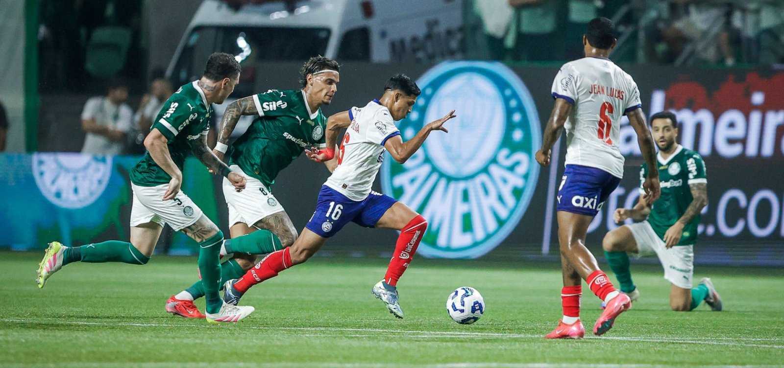 Bahia faz valer mística tricolor e vence Palmeiras nos acréscimos