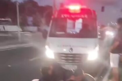 Batida entre moto e bicicleta congestiona Av. Jorge Amado