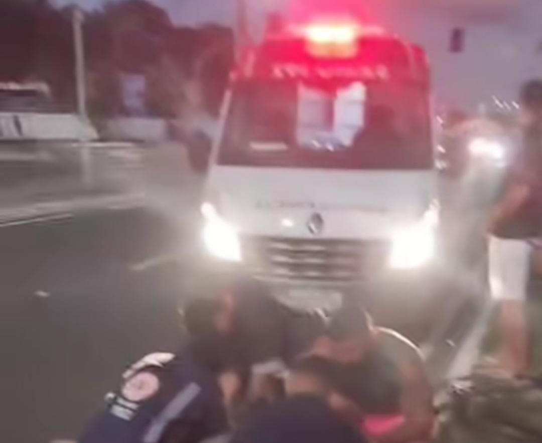 Batida entre moto e bicicleta congestiona Av. Jorge Amado