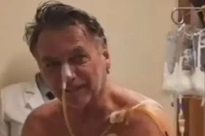 "Sem desistir!", diz Bolsonaro em vídeo após cirurgia no intestino