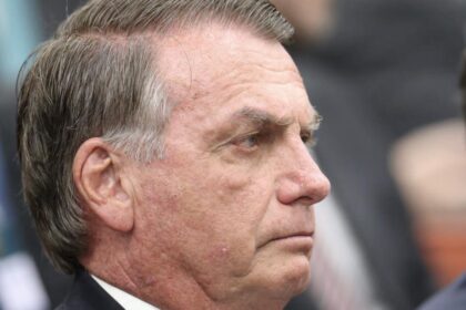 Bolsonaro será transferido para Brasília e vai passar por cirurgia no domingo (13)