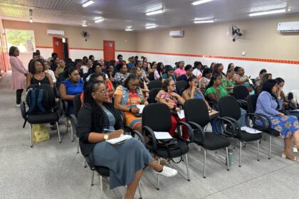 Candeias: SESAU capacita servidores para aprimorar atendimento ao público