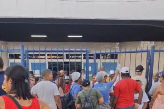 Confusão na entrega de cupons para feirantes em Camaçari