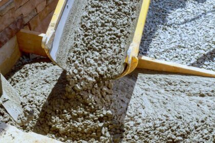 Novo concreto sustentável pode ser criado com água do mar eletrificada