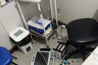 Fabamed esclarece atendimento em Madre de Deus, nega lentidão e relata invasão com agressão a profissional