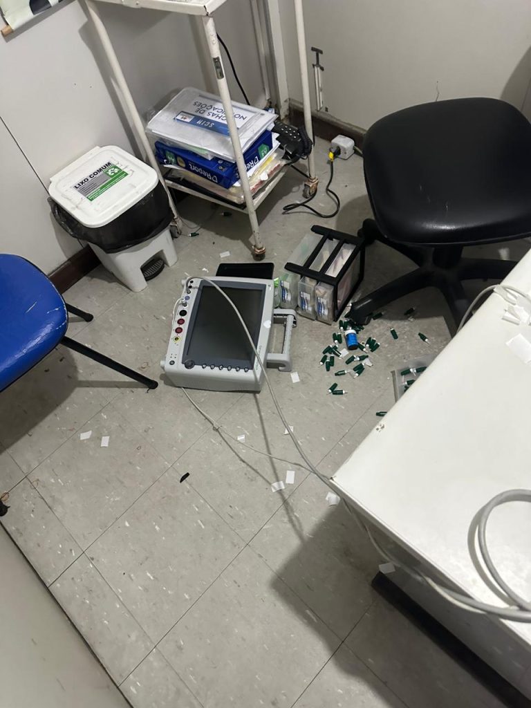 Fabamed esclarece atendimento em Madre de Deus, nega lentidão e relata invasão com agressão a profissional