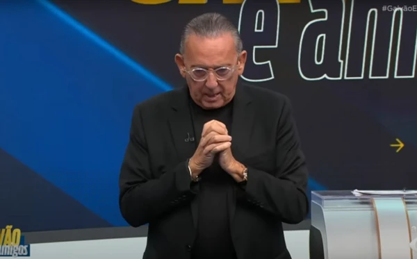 Galvão Bueno critica possível camisa vermelha da Seleção: "Um crime, uma ofensa sem tamanho"