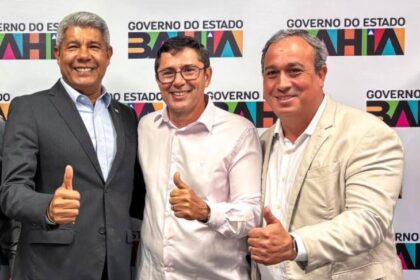 Ao lado de Vitor Azevedo e do prefeito Benon Cardoso, governador visita tradicional Feira de Caxixis de Nazaré