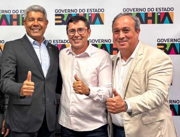 Ao lado de Vitor Azevedo e do prefeito Benon Cardoso, governador visita tradicional Feira de Caxixis de Nazaré