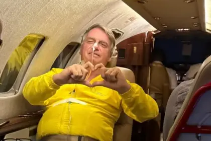 Hospital confirma que Bolsonaro foi submetido a cirurgia para reconstruir parede abdominal