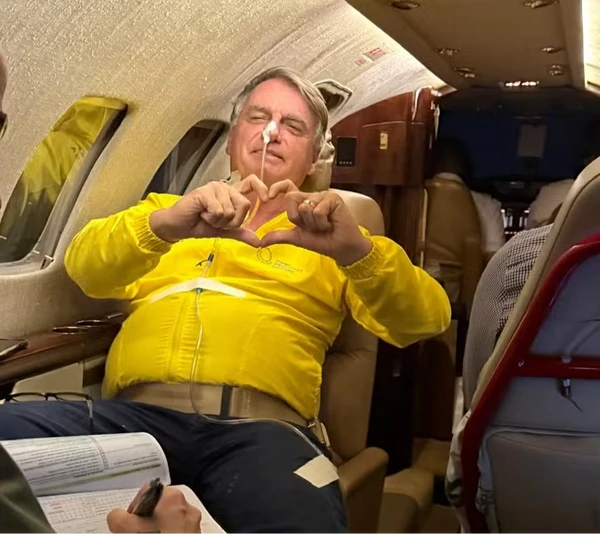 Hospital confirma que Bolsonaro foi submetido a cirurgia para reconstruir parede abdominal