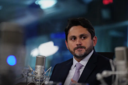 Juscelino Filho oficializa demissão do Ministério das Comunicações