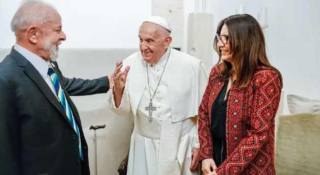 Lula embarca para Roma acompanhado de comitiva com 18 autoridades para funeral do Papa Francisco