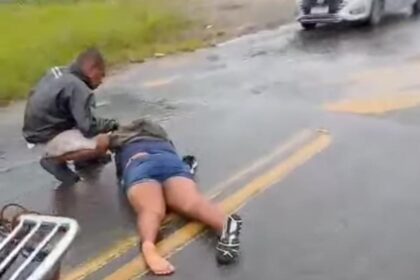Motociclista ferida ao cair na Estrada da Cascalheira devido a óleo na pista