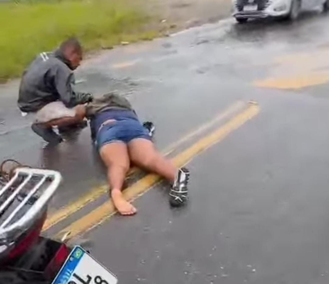 Motociclista ferida ao cair na Estrada da Cascalheira devido a óleo na pista