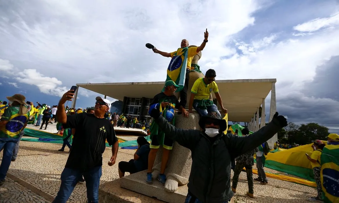 PF prepara nova ofensiva contra foragidos do 8 de janeiro na Argentina