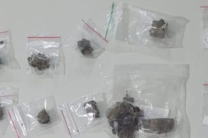 PM interrompe venda de drogas no bairro Ponto Certo" → "PM interrompe venda de drogas no bairro Ponto Certo