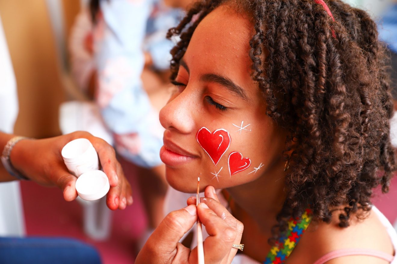Prefeitura de Candeias celebra Dia Mundial de Conscientização do Autismo e anuncia ampliação da Clínica Querer Bem