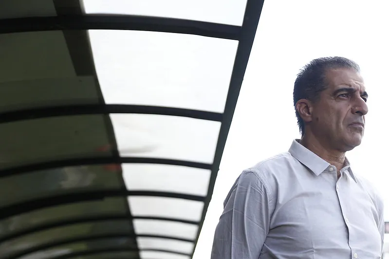 Ex-Bahia, Renato Paiva sofre pressão após derrota no Brasileirão no comando do Botafogo