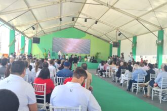 Unipar inaugura fábrica em Camaçari, autoridades dão cano