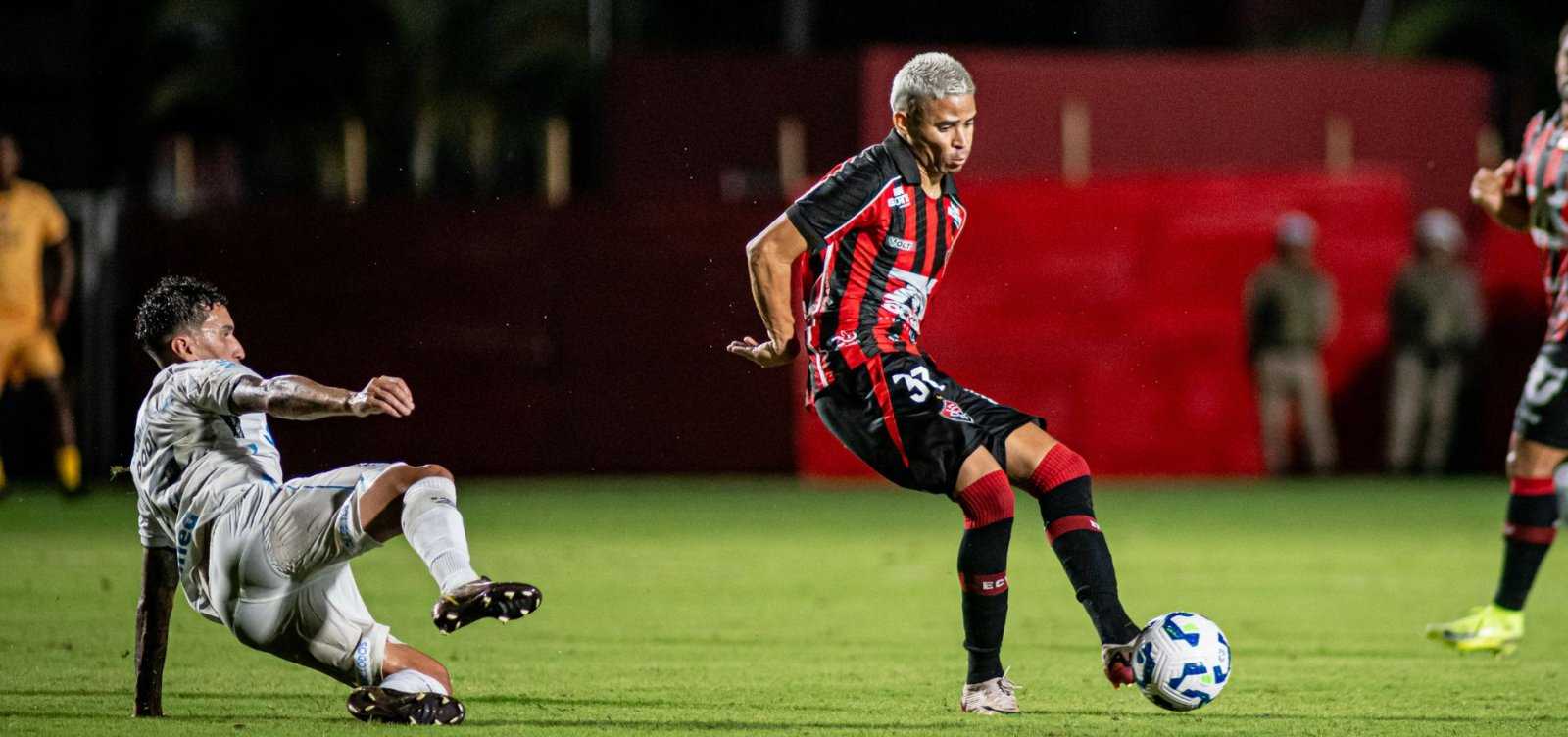 Vitória sai perdendo, mas arranca empate contra o Grêmio no Barradão