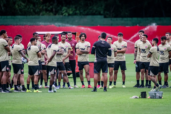 Vitória busca recuperação contra o Grêmio após tropeço na Sul-Americana