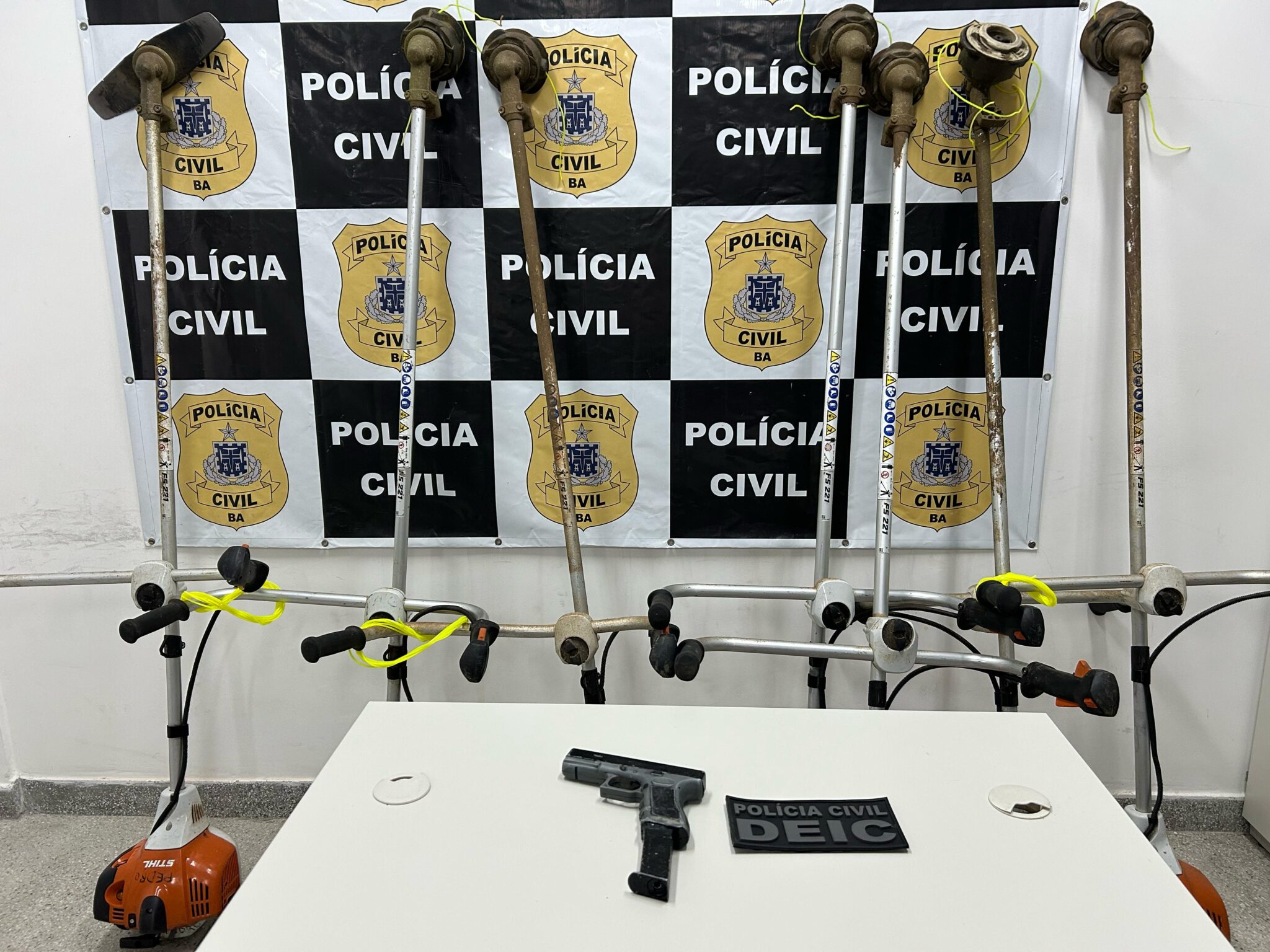Polícia recupera roçadeiras roubadas de agentes de limpeza