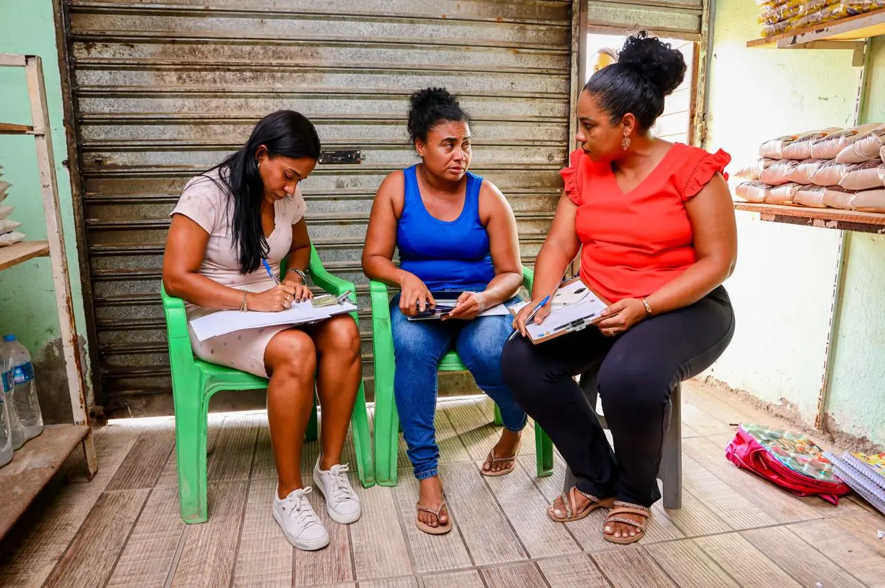 Prefeitura acolhe família após demolição ilegal de casa e multa empresa em R$ 8,5 milhões