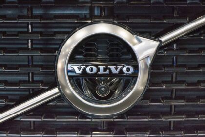 Volvo anuncia recall por risco de incêndio em carros híbridos