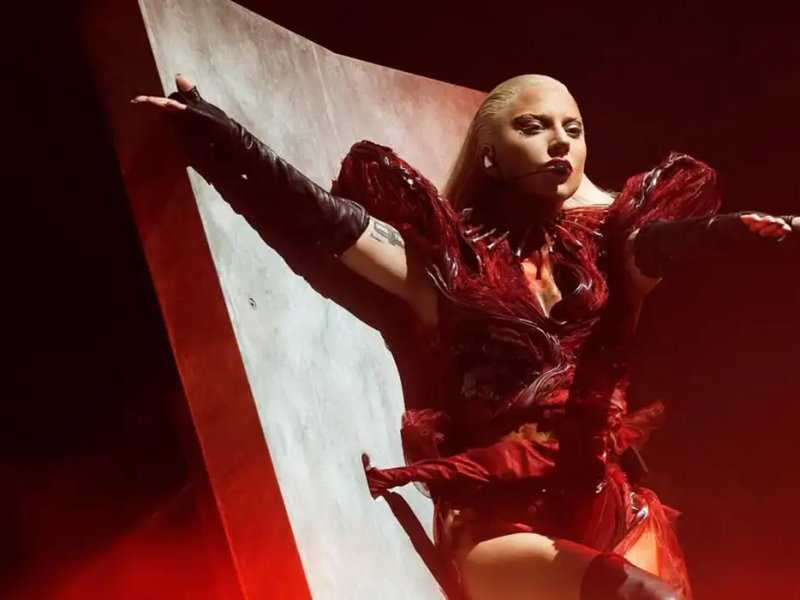 Lady Gaga Encanta Copacabana: Show Grátis e Surpreendente!