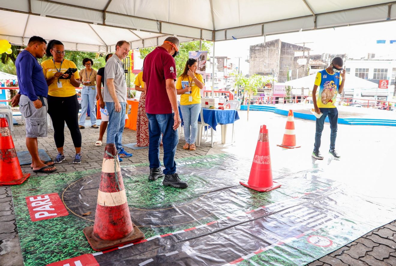 Candeias: Óculos simuladores de embriaguez conscientizam moradores Ação educativa