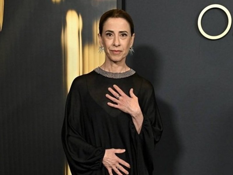 Fernanda Torres brilha em 'Os Corretores': Roteiro surpreendente!