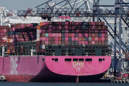 Economia Global Reage a Tarifas de Trump: Dados da Semana em Foco