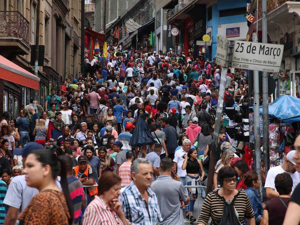 Nova regra de trabalho aos domingos no comércio começa a valer