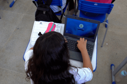 Governo avança na inclusão digital: mais internet nas escolas públicas
