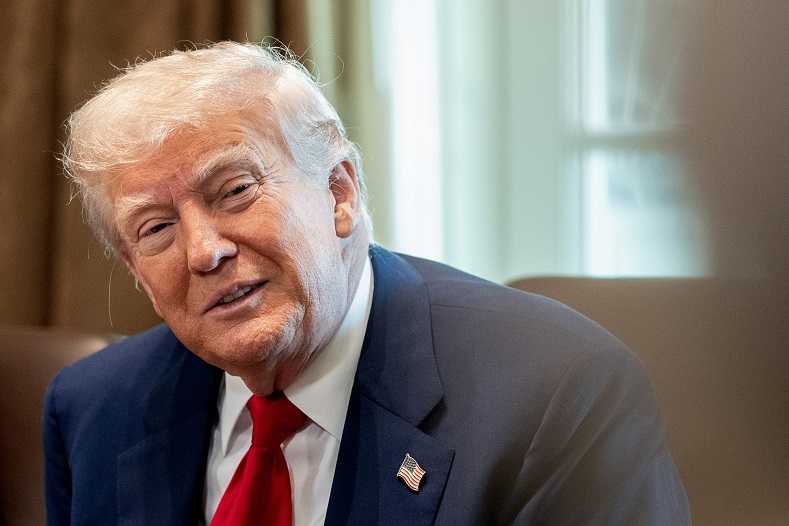 Trump prevê queda de tarifas da China e promete negociações substanciais