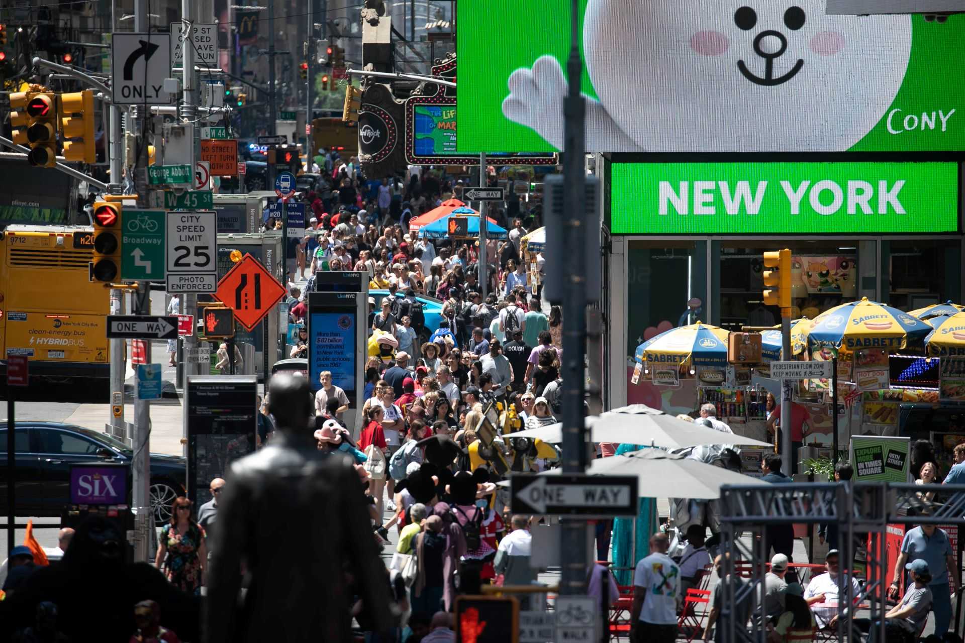 Queda de 17% em Turistas Estrangeiros em Nova York por Políticas de Trump