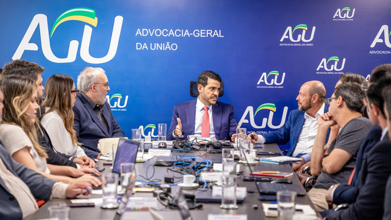 Governo responsabiliza entidades por descontos indevidos no INSS