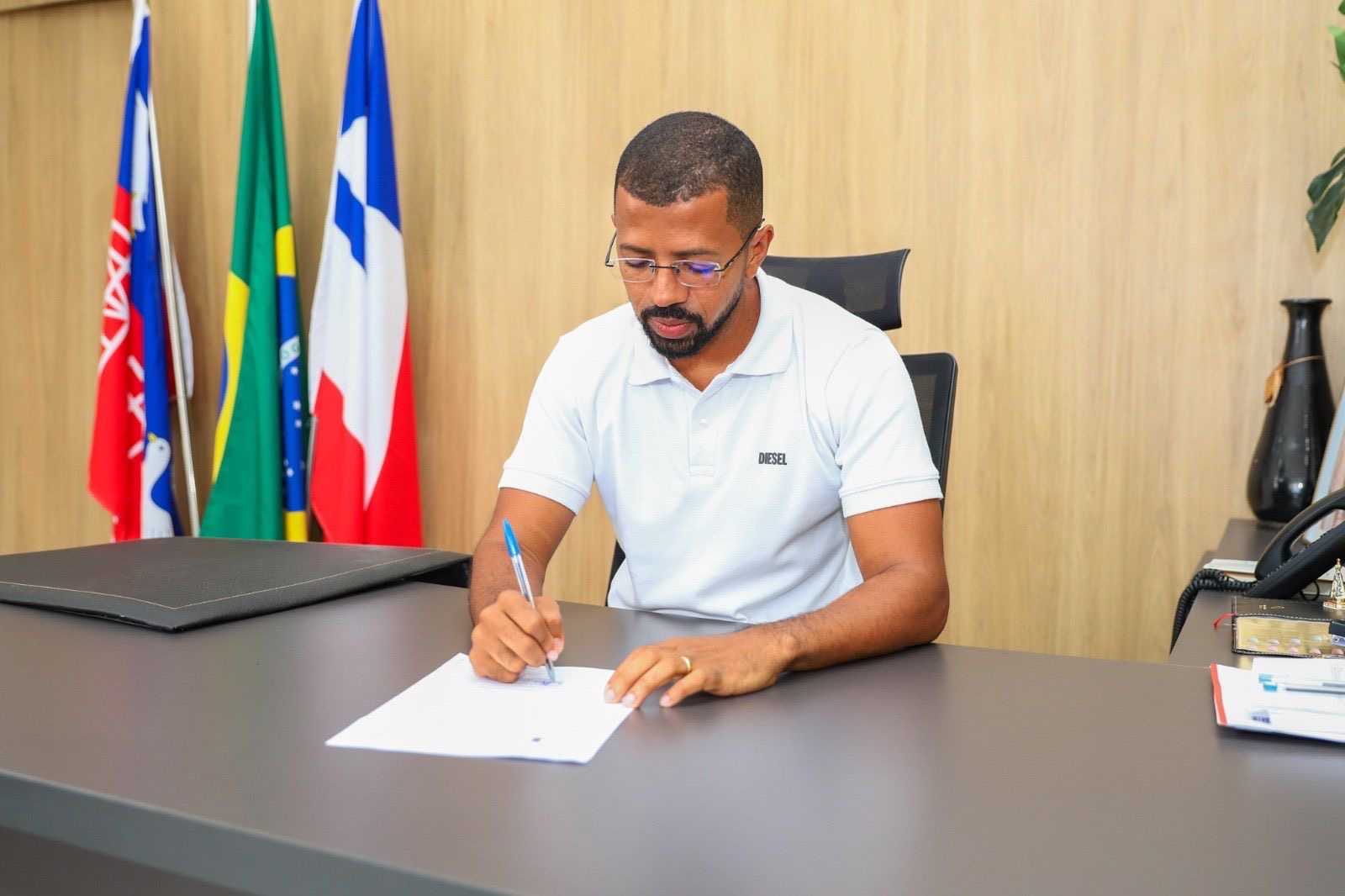 Candeias: Prefeitura propõe 8% de reajuste para servidores efetivos