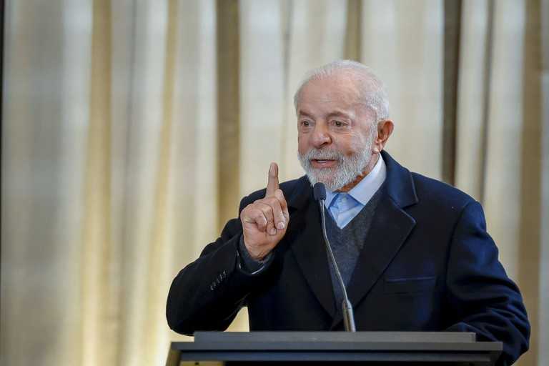 Lula garante que aposentados não sofrerão com descontos irregulares