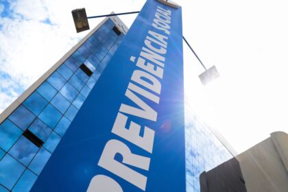 AGU retira sindicato ligado a irmão de Lula de lista de associações com bloqueios de bens por fraudes em descontos de benefícios do INSS