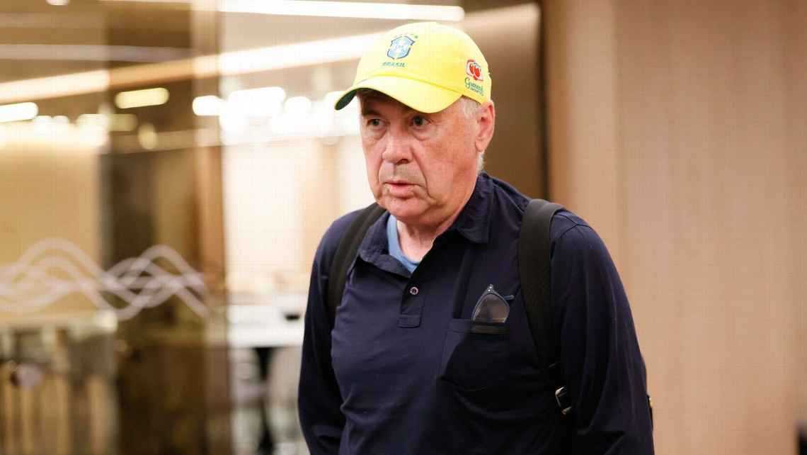 VÍDEO: Ancelotti desembarca no Brasil e faz primeira aparição com boné da seleção