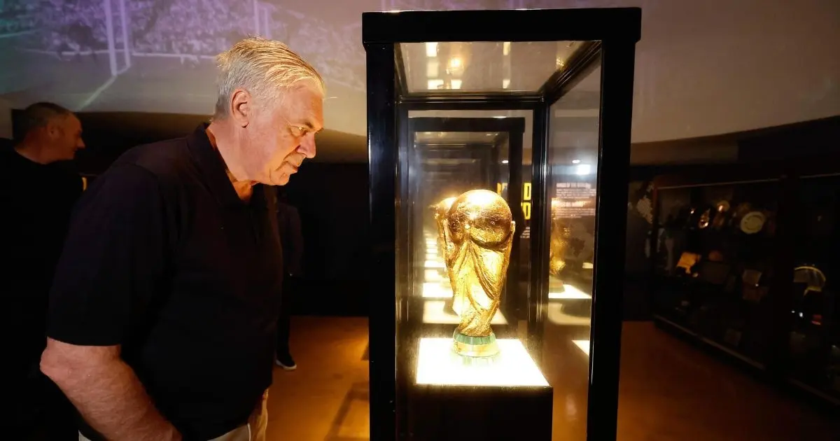 Ancelotti visita sede da CBF e conhece museu da Seleção em início de atividades no Brasil