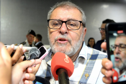 Escanteado pelo governo e pelo PT, Arnando Lessa ganha cargo no gabinete de Fabíola Mansur