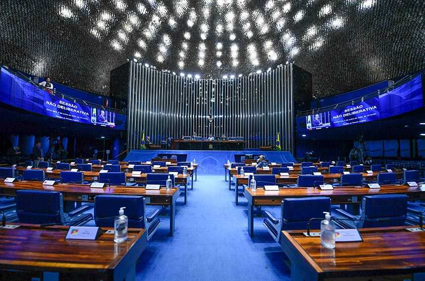Proposta de aumento no número de deputados enfrenta forte resistência no Senado
