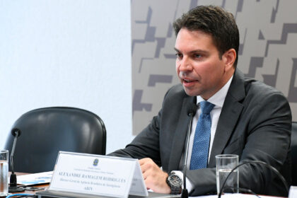 CCJ da Câmara aprova suspensão da ação contra Bolsonaro e Ramagem